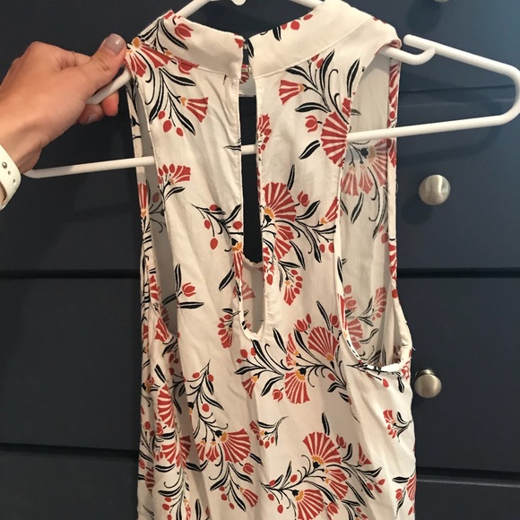 Cute blouse type tank - Picture 2 of 3